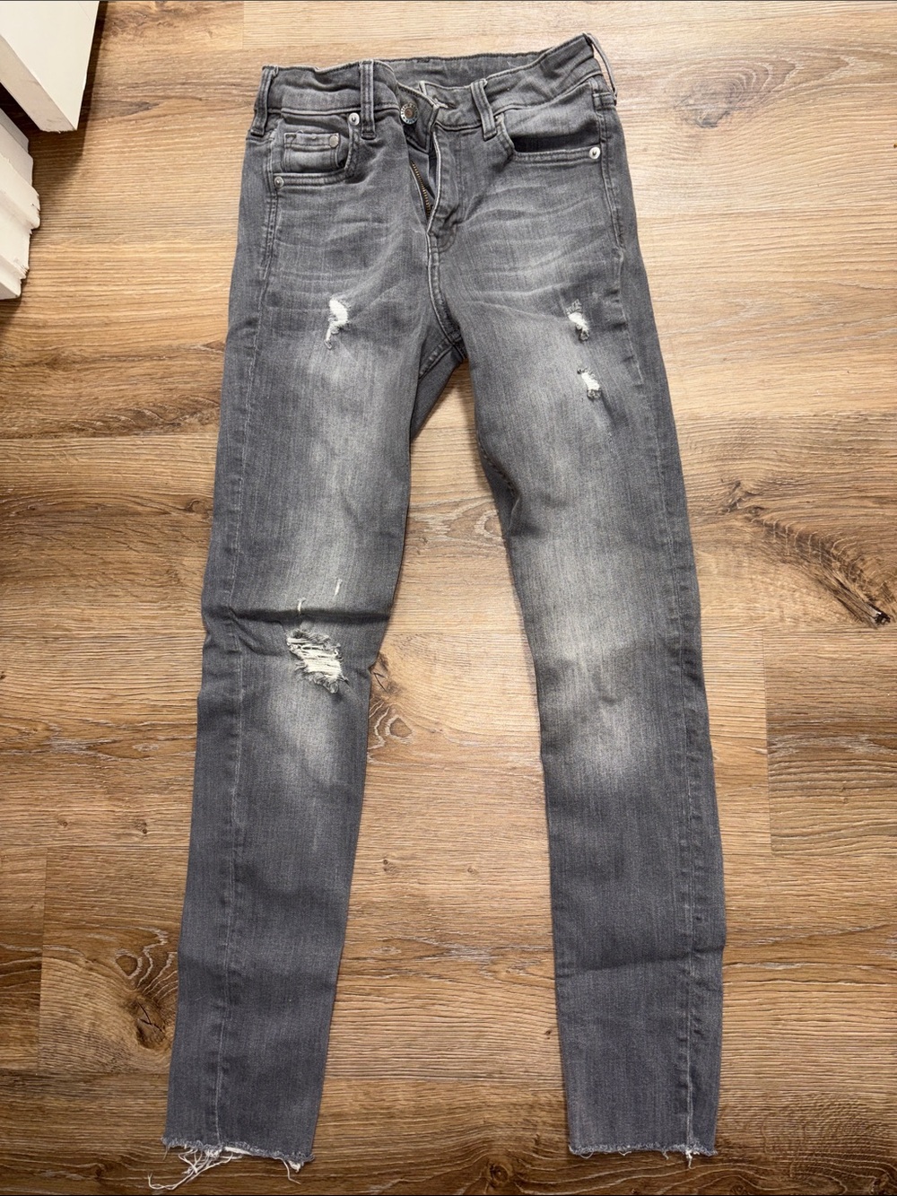 OFFERS OPEN! Women’s 27 H&M gray grey skinny jeans Distressed Slim Gray Jeans
